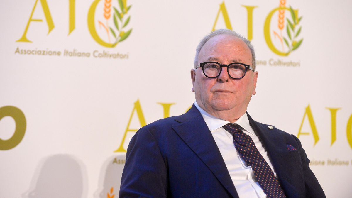 lavoro terra braccianti regolarizzazione agricoltura
